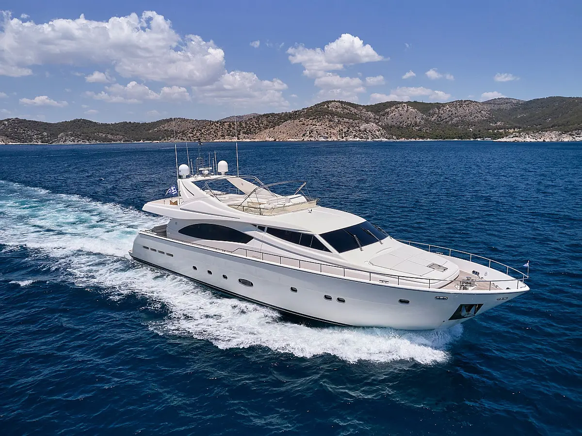 Ferretti 880