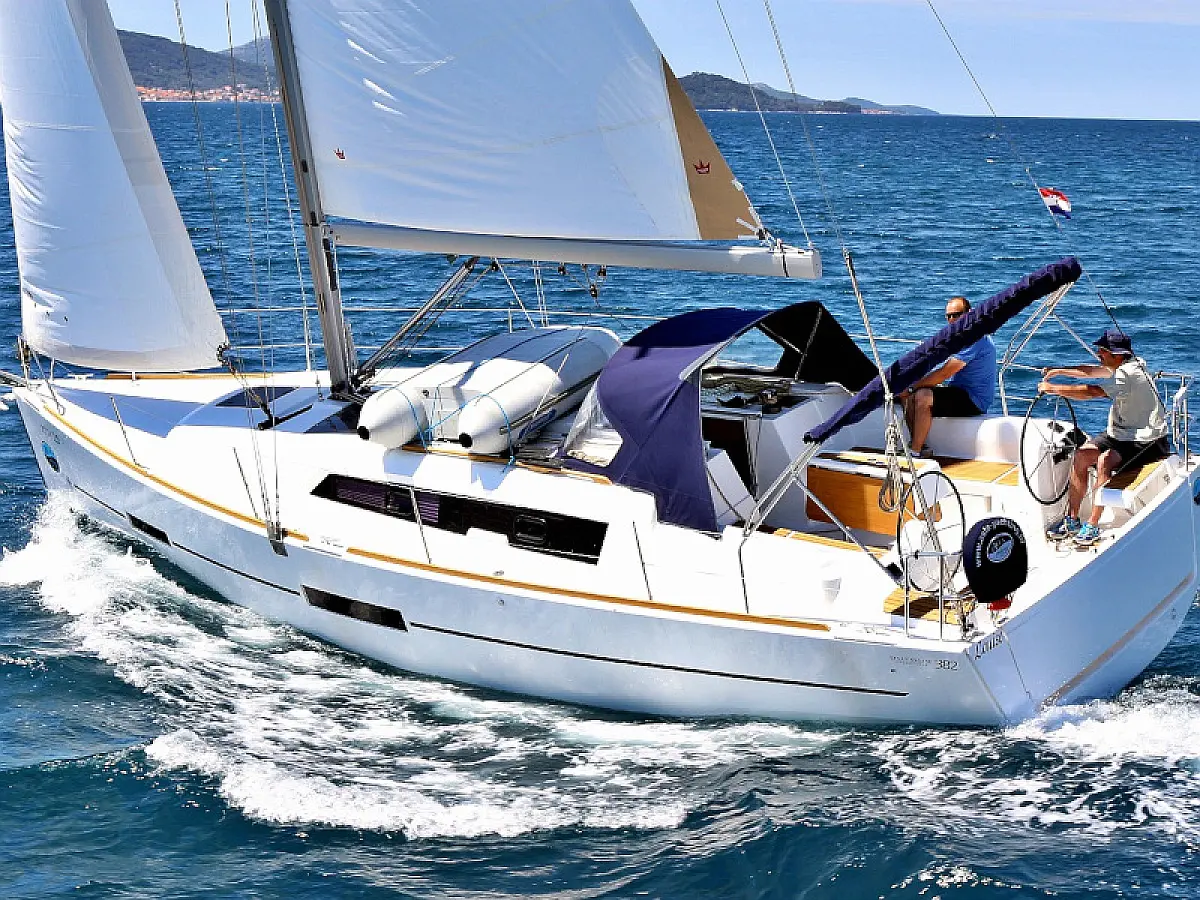 DUFOUR 382 BT