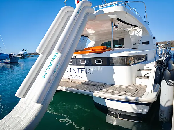 Lagoon Power 44
