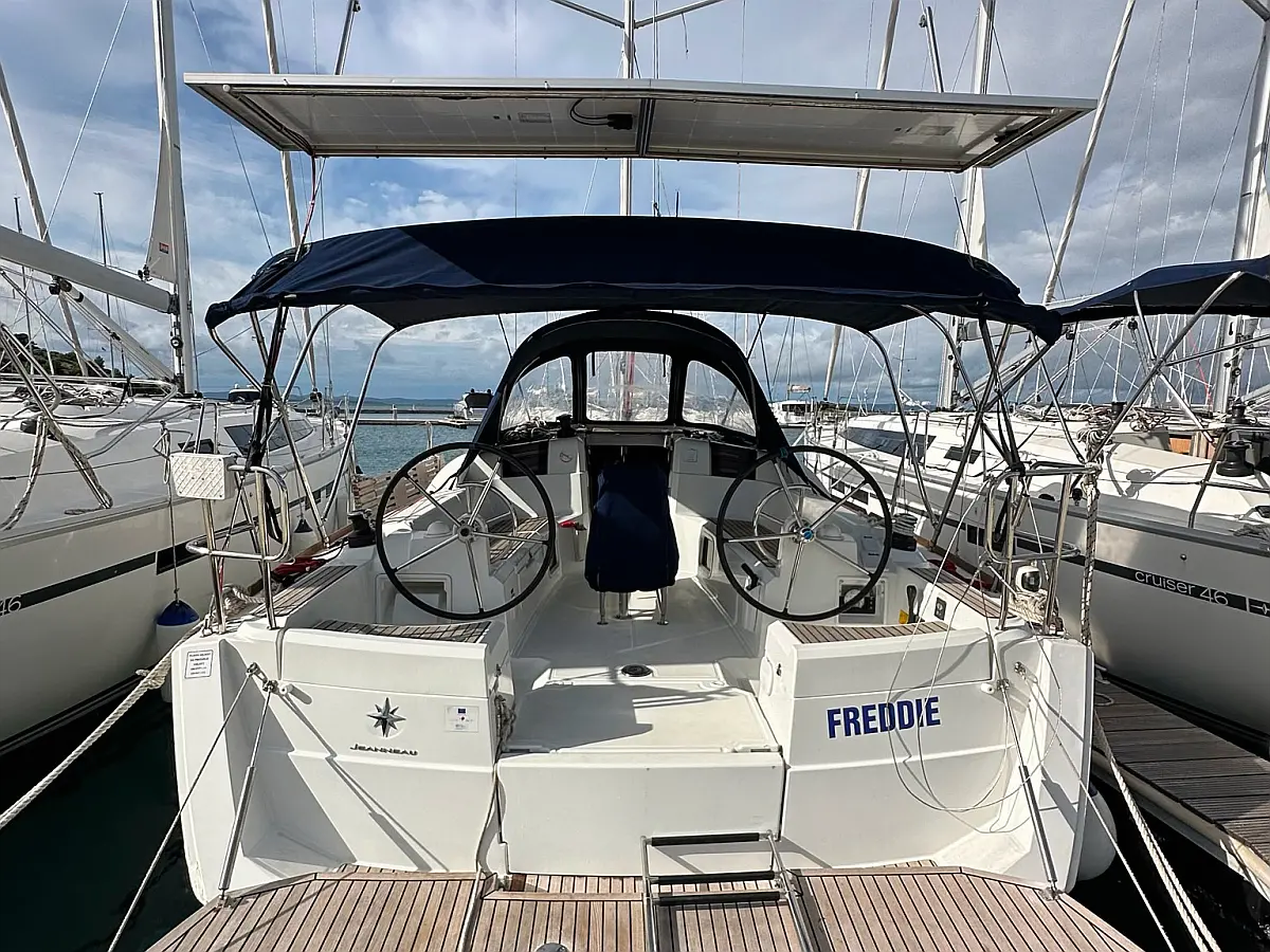 Sun Odyssey 389