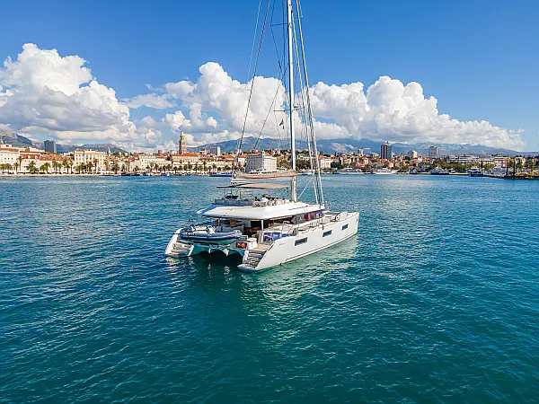 Lagoon 620 