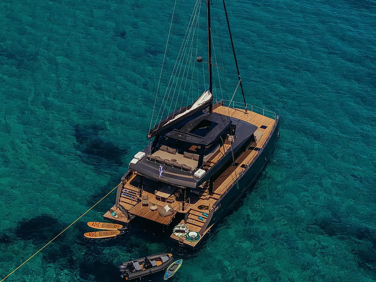 Moon Yacht 65