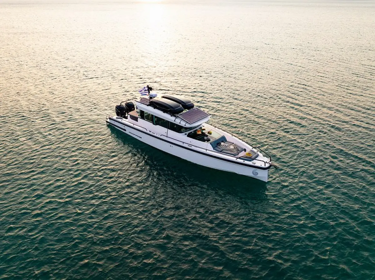 Axopar 37 XC Cross Cabin