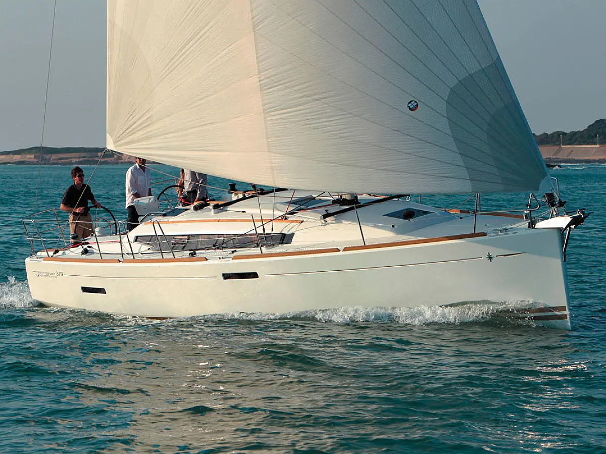 Sun Odyssey 379
