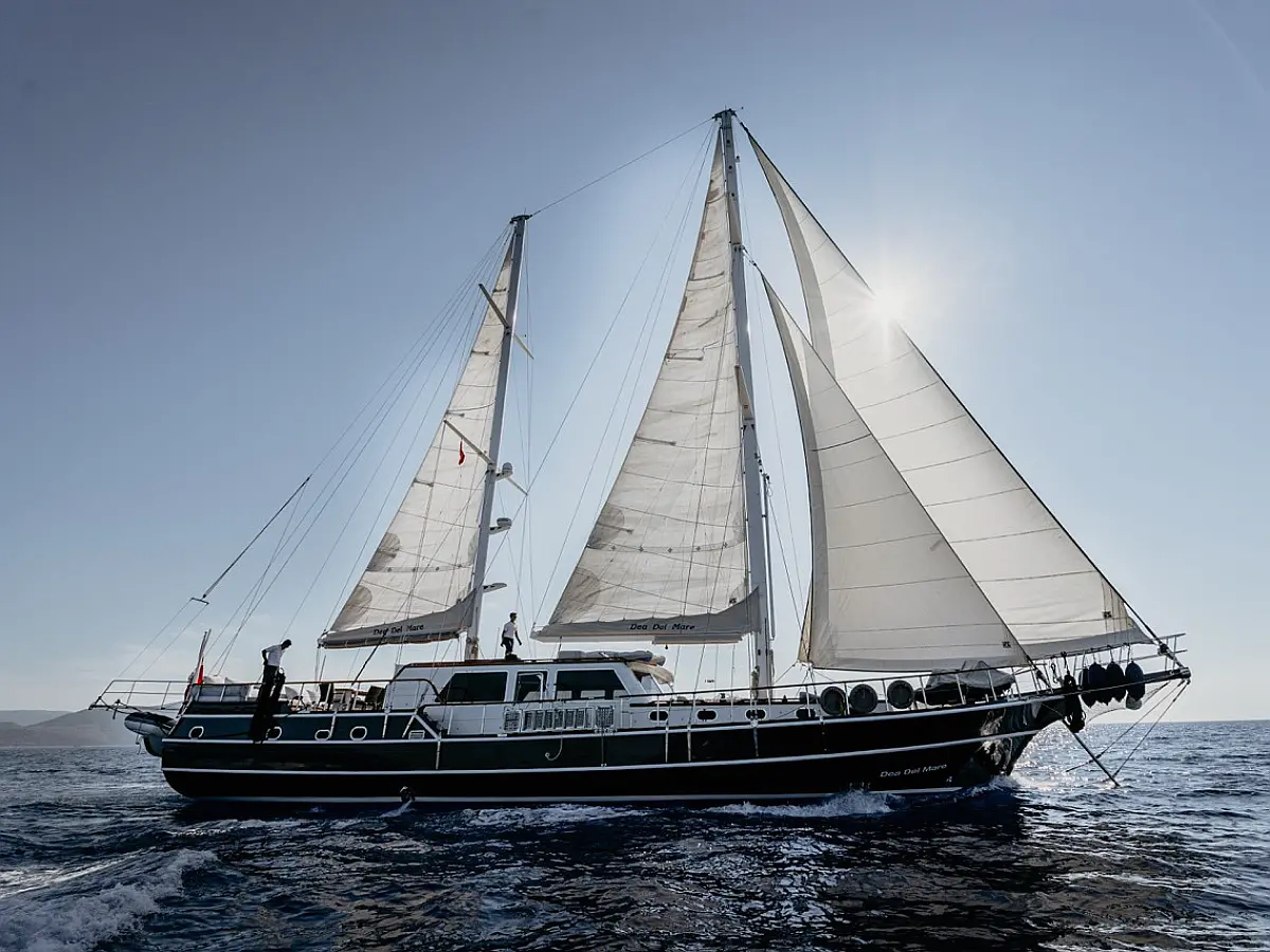 MOTORSAILOR DEA DEL MARE