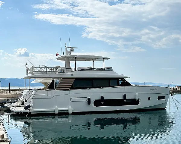 Azimut Magellano 66