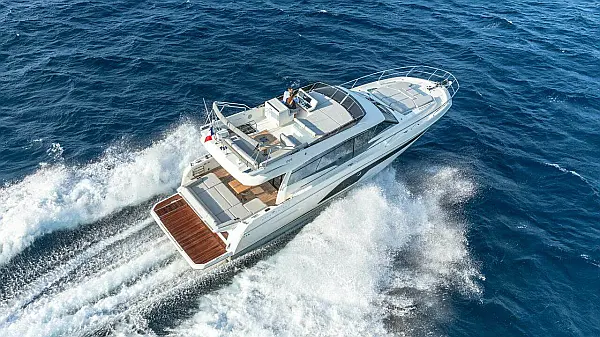 Prestige 590 Fly